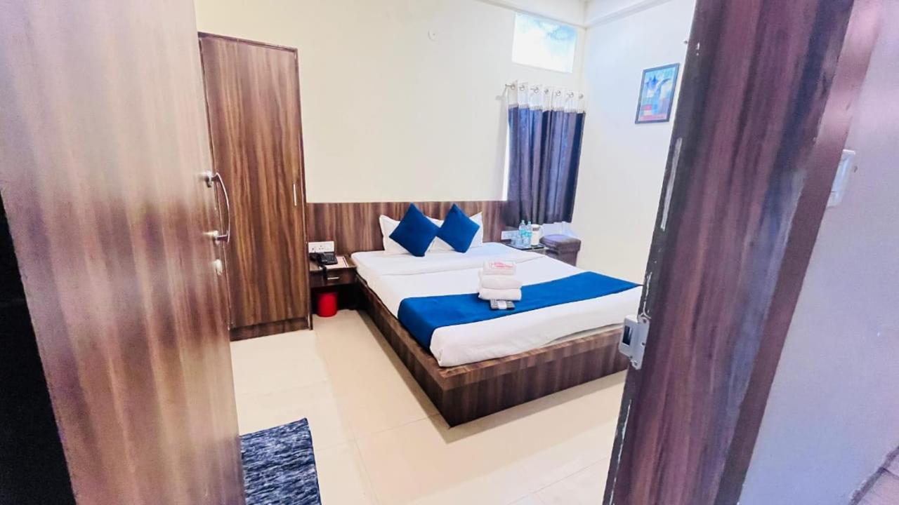 Hotel Ashoka Palace Ujjain Eksteriør billede