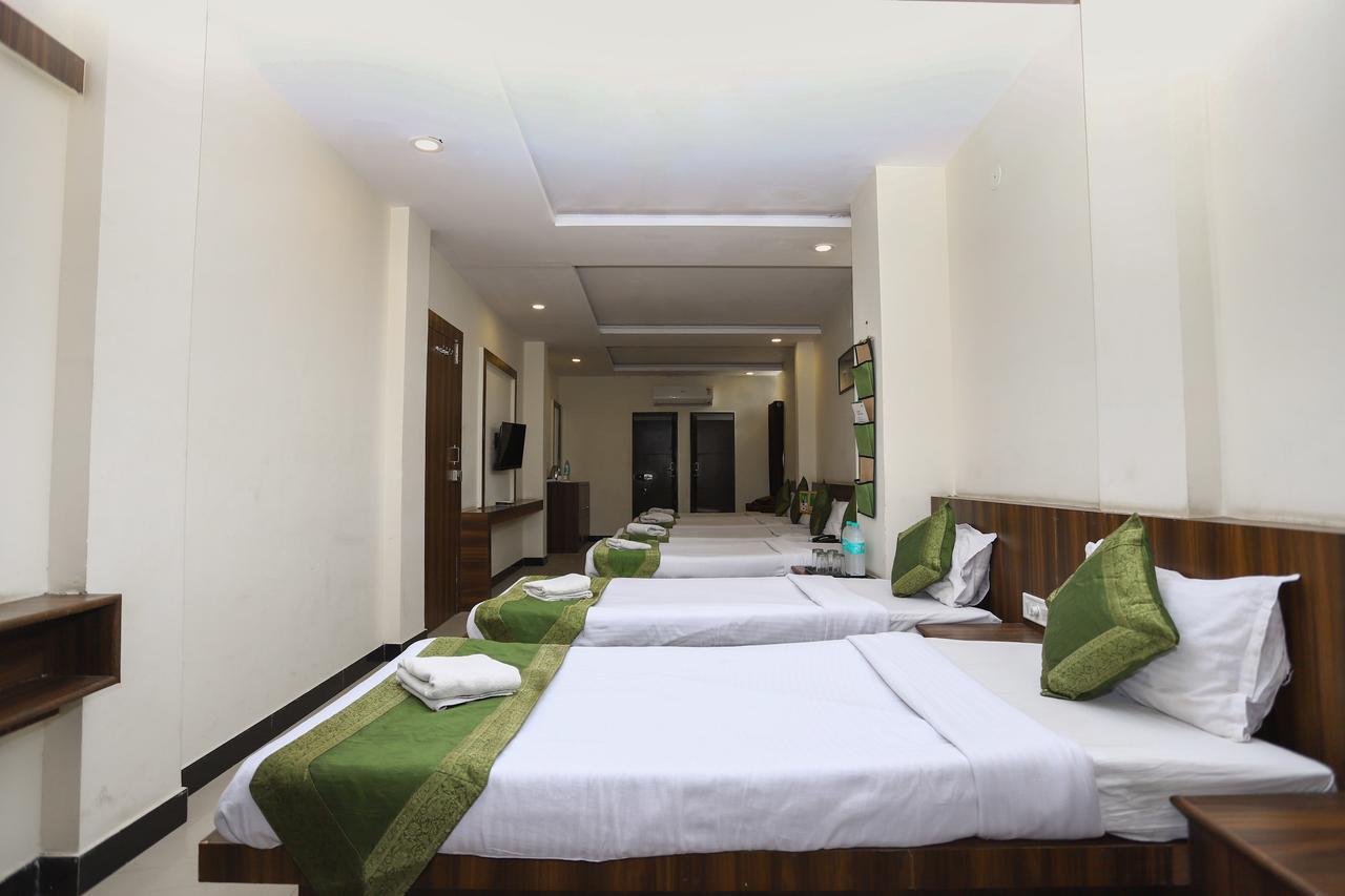 Hotel Ashoka Palace Ujjain Eksteriør billede