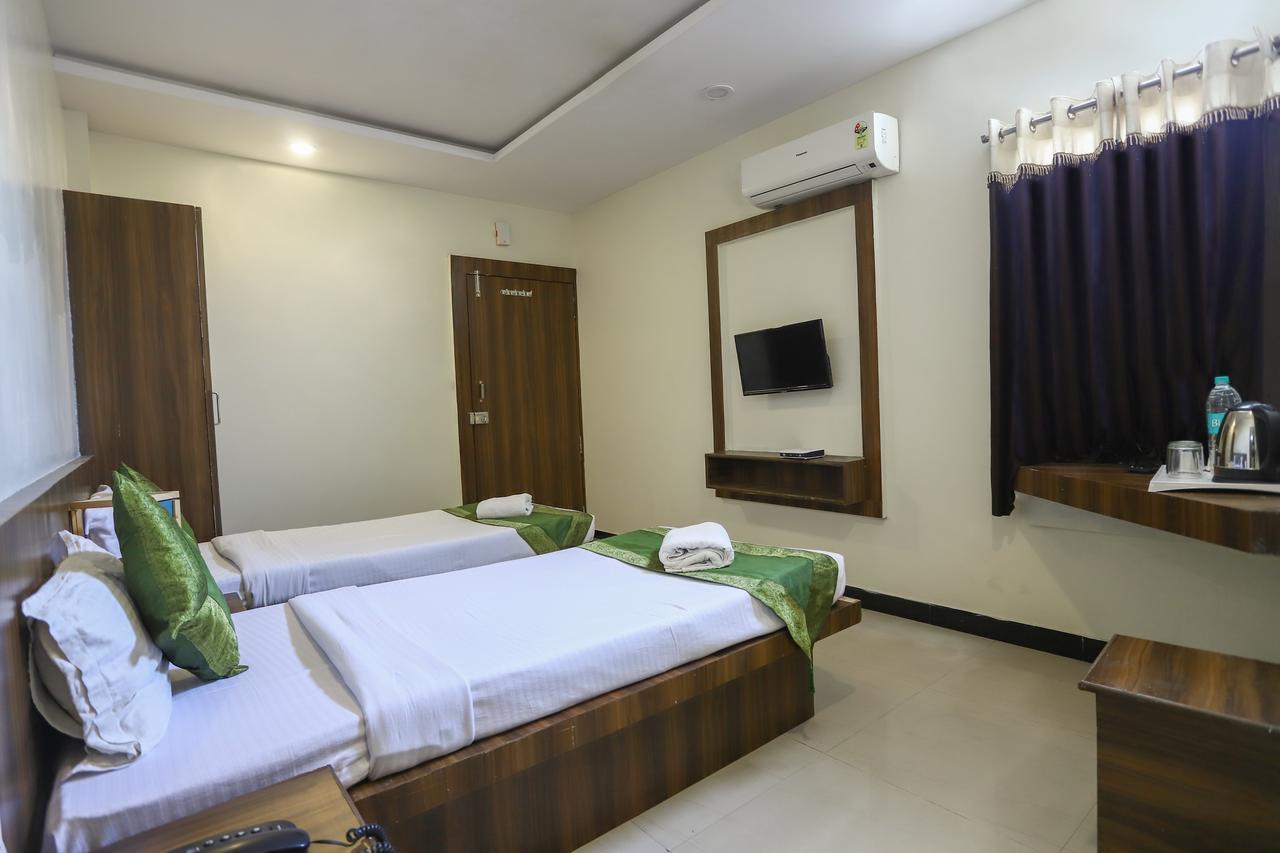 Hotel Ashoka Palace Ujjain Eksteriør billede